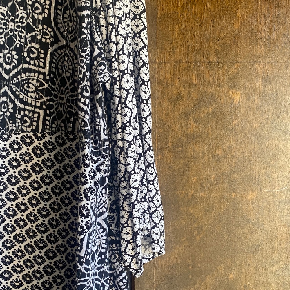 LOGO by Lori Goldstein Black and White Patterned Casual Button Down Shirt - Picture 4 of 11